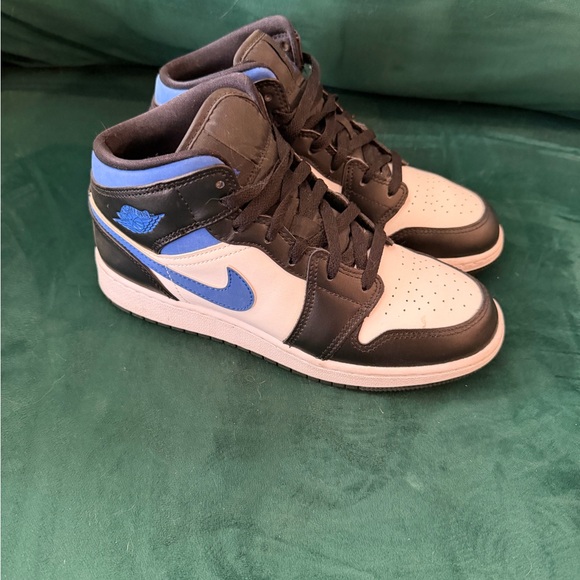 Nike Air Jordan 1 Mid in the \'Racer Blue\'